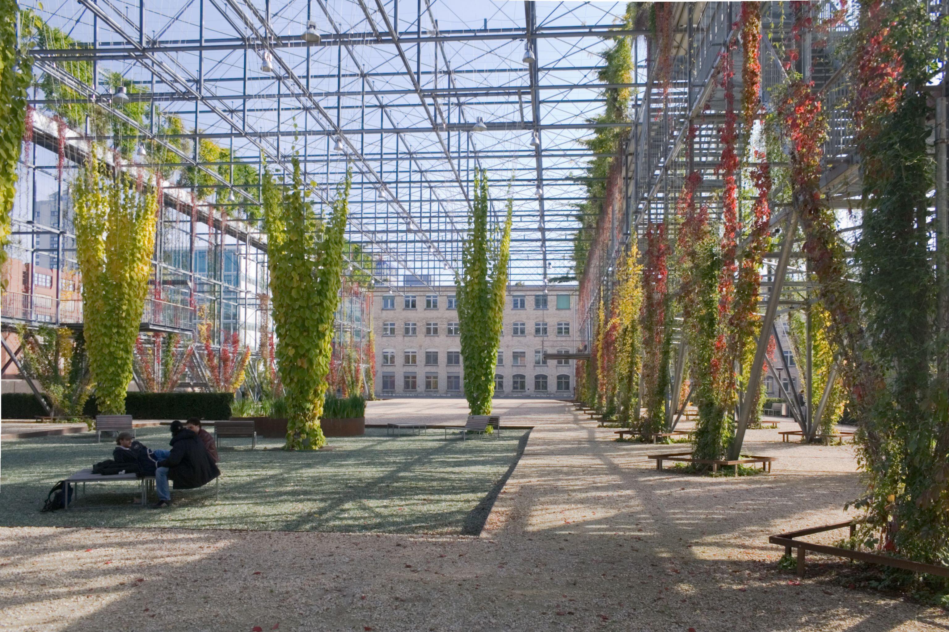 Der MFO-Park in Neu Oerlikon von innen gesehen. MFO steht für Maschinenfabrik Oerlikon, dem vormaligen Nutzer des Geländes.