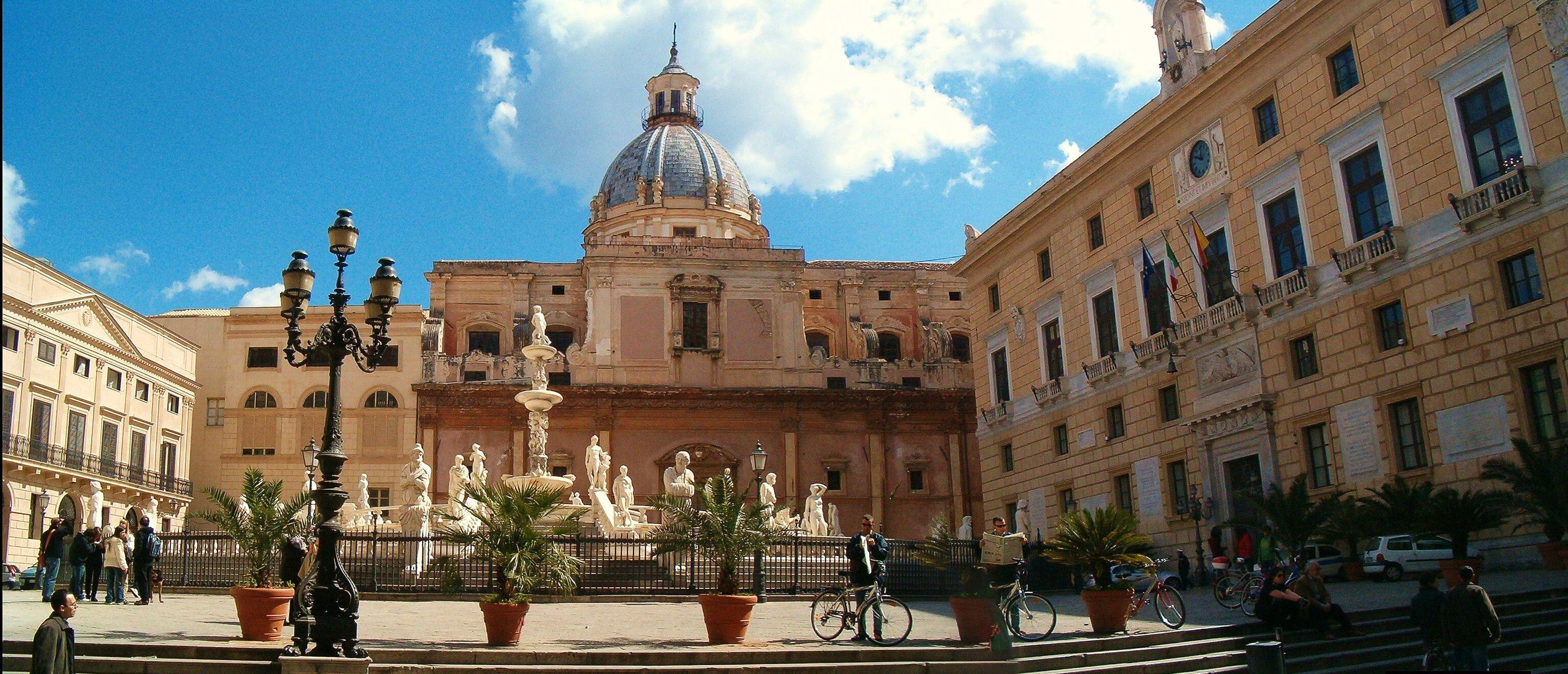 View of the Pretoria square (palermo)