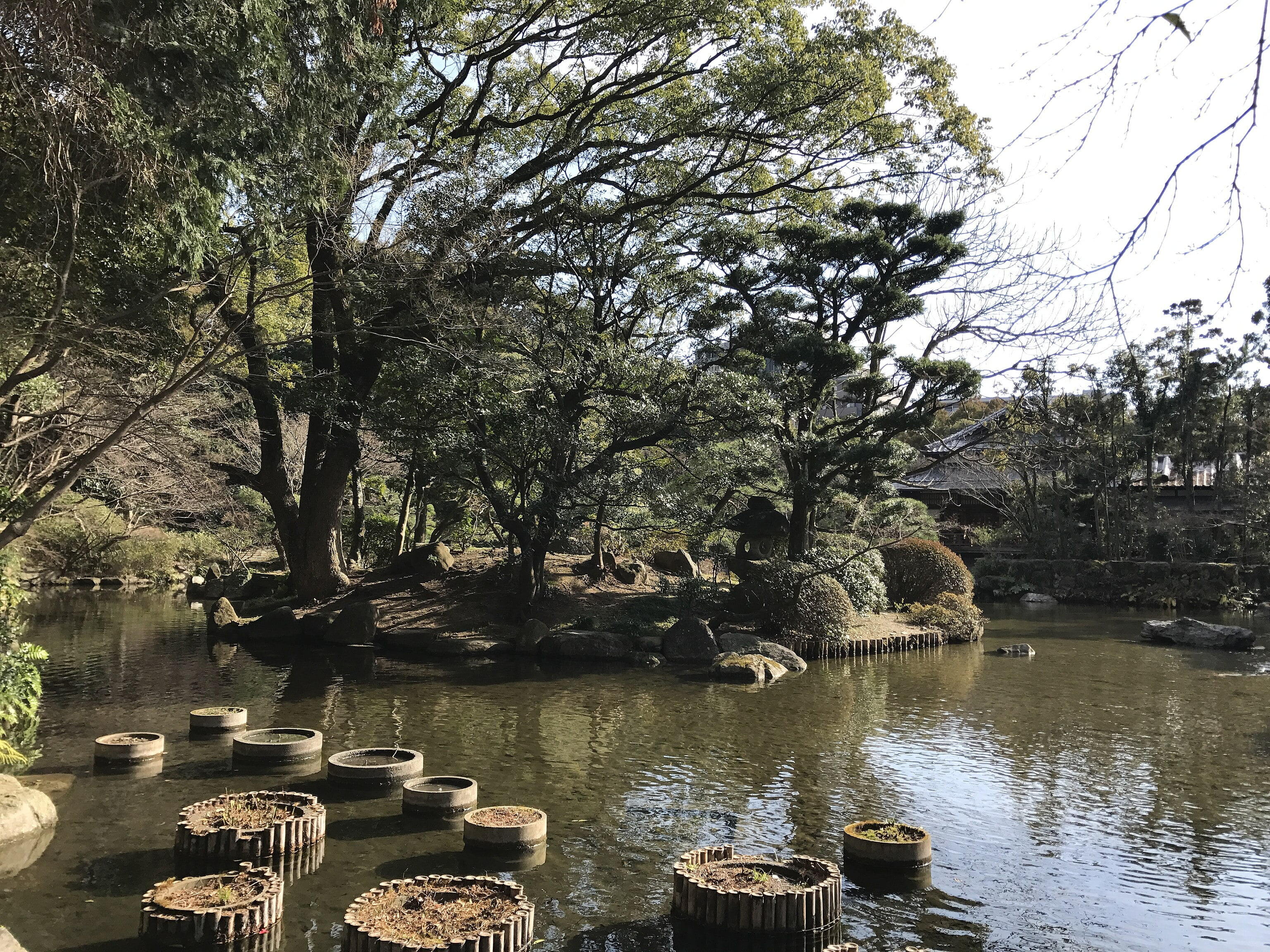 Fukuoka - 友泉亭公園の池と蓬莱島