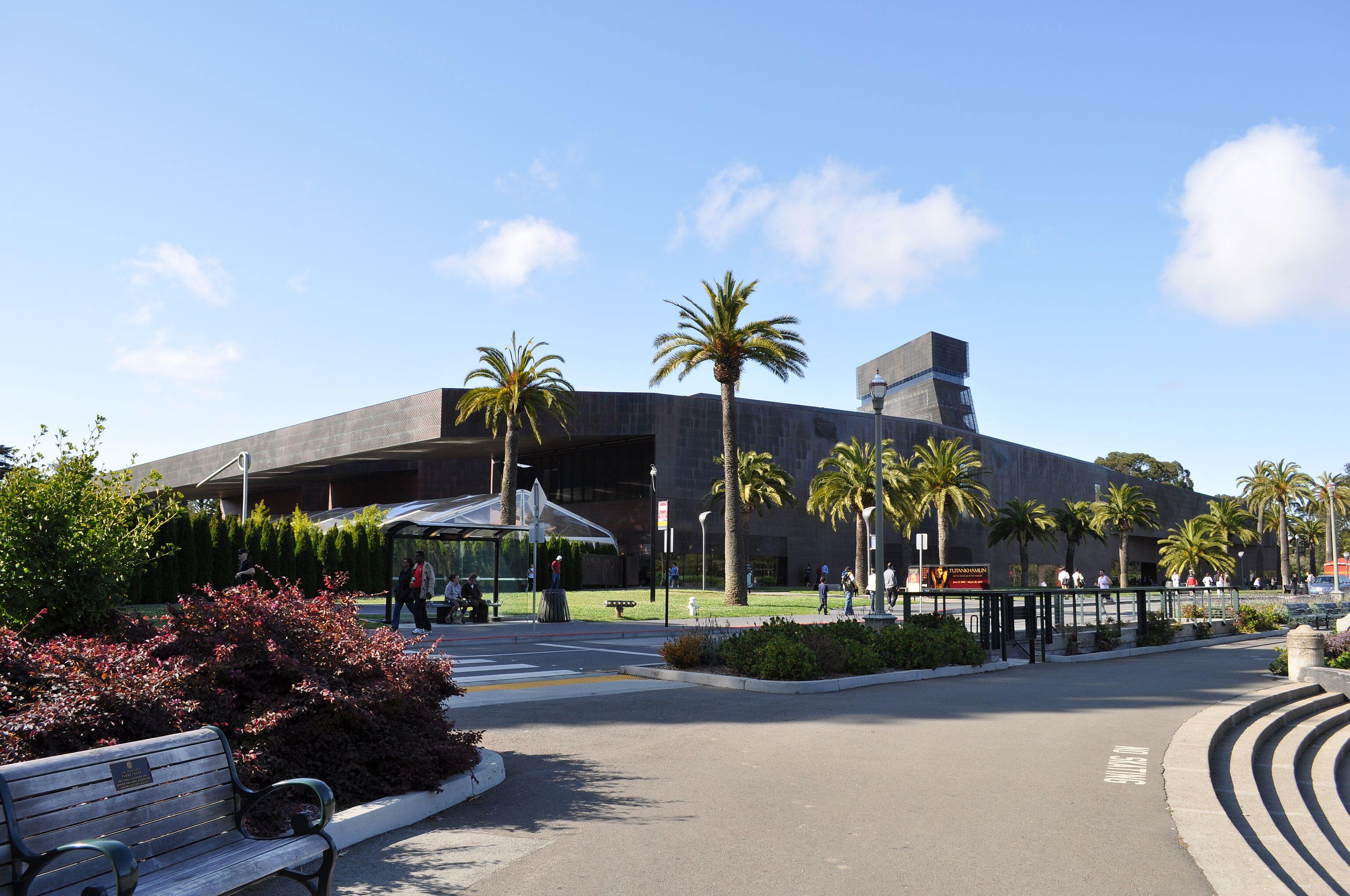 De Young Museum, Golden Gate Park, San Francisco, California, USA, seen from along the Music Concourse.