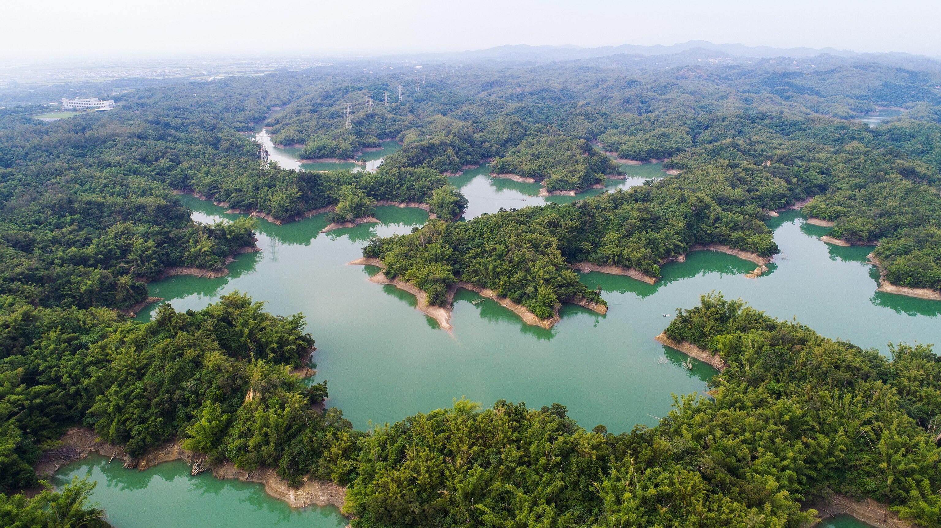 烏山頭水庫內深處二