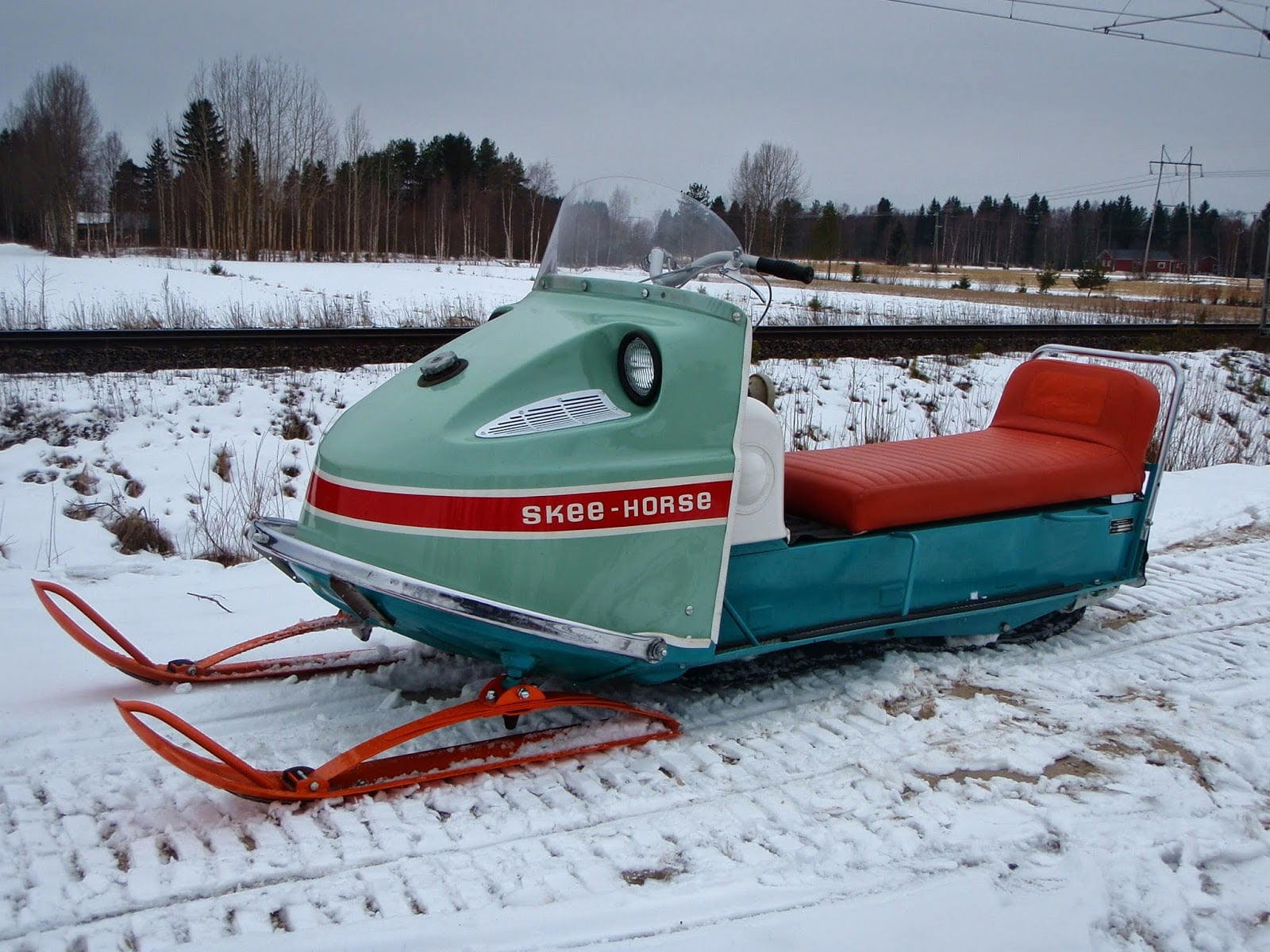 Santa's Dom snežných skútrov