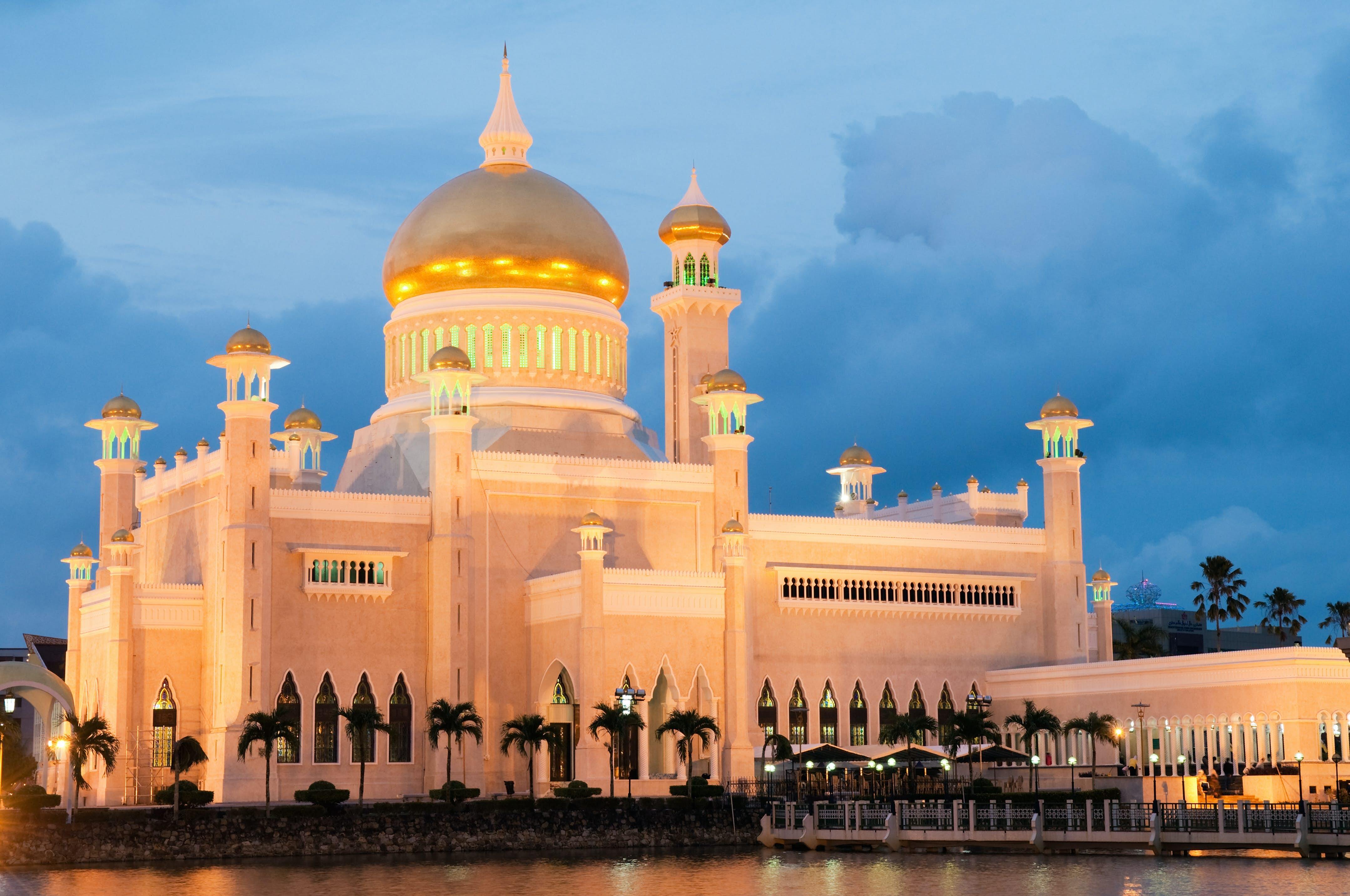 Omar Ali Saifuddien Mosque in the capital Bandar Sei Begawan, Brunei, at night.