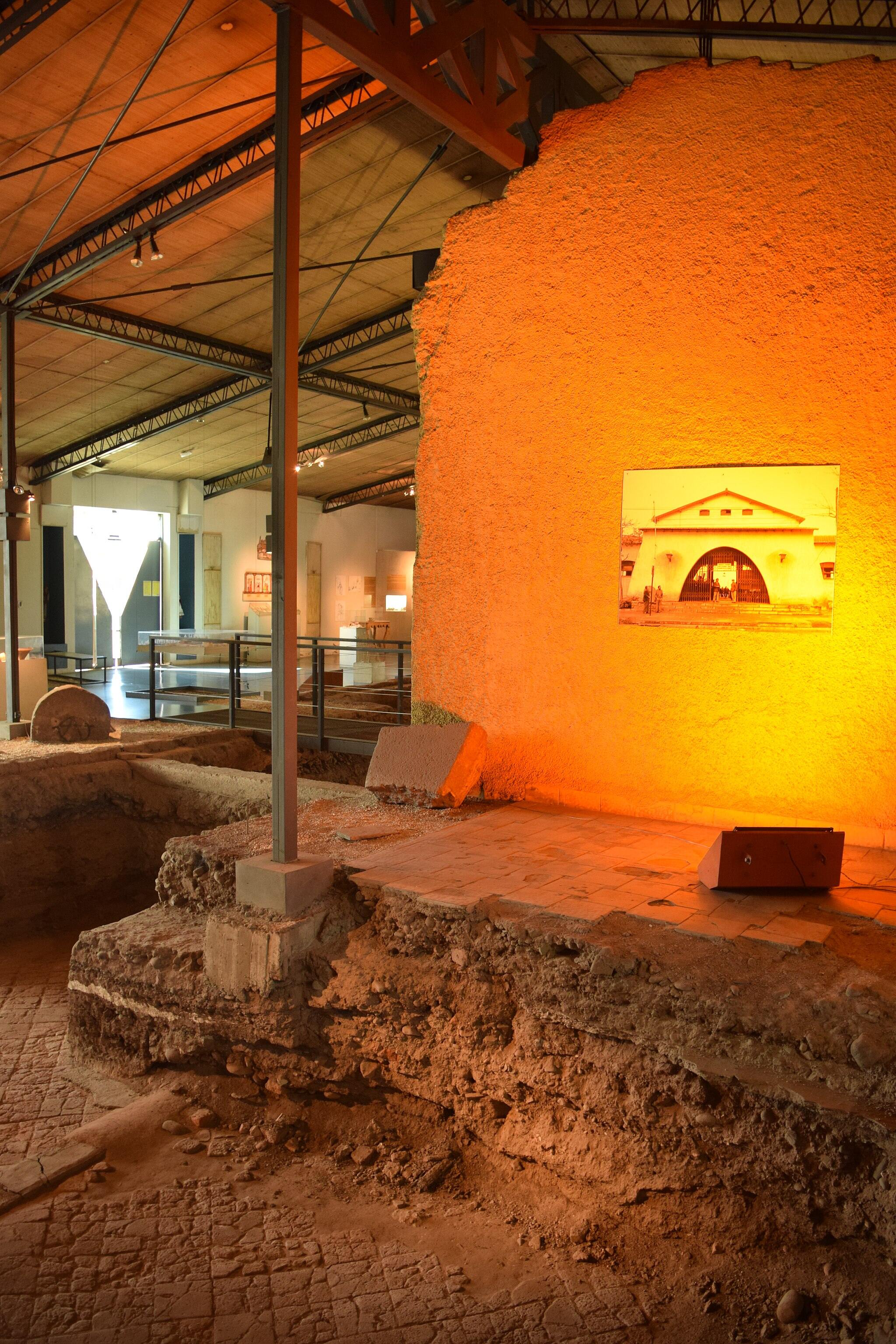 Interior del Museo del Área Fundacional de la ciudad de Mendoza. En el lugar estuvo primeramente ubicado el Cabildo hasta su destrucción por el…