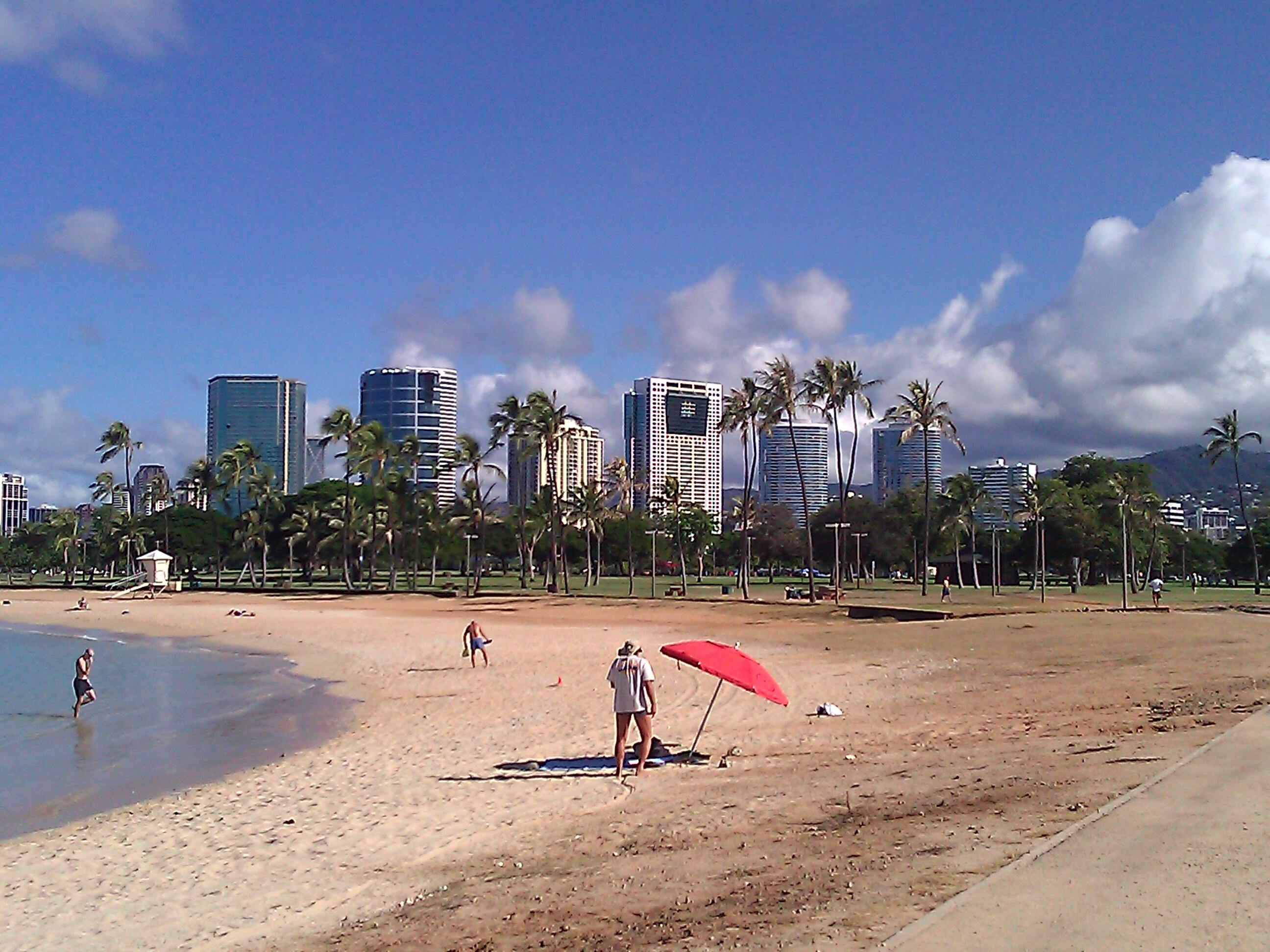 Ala_Moana_Beach_Park_Photo_D_Ramey_Logan