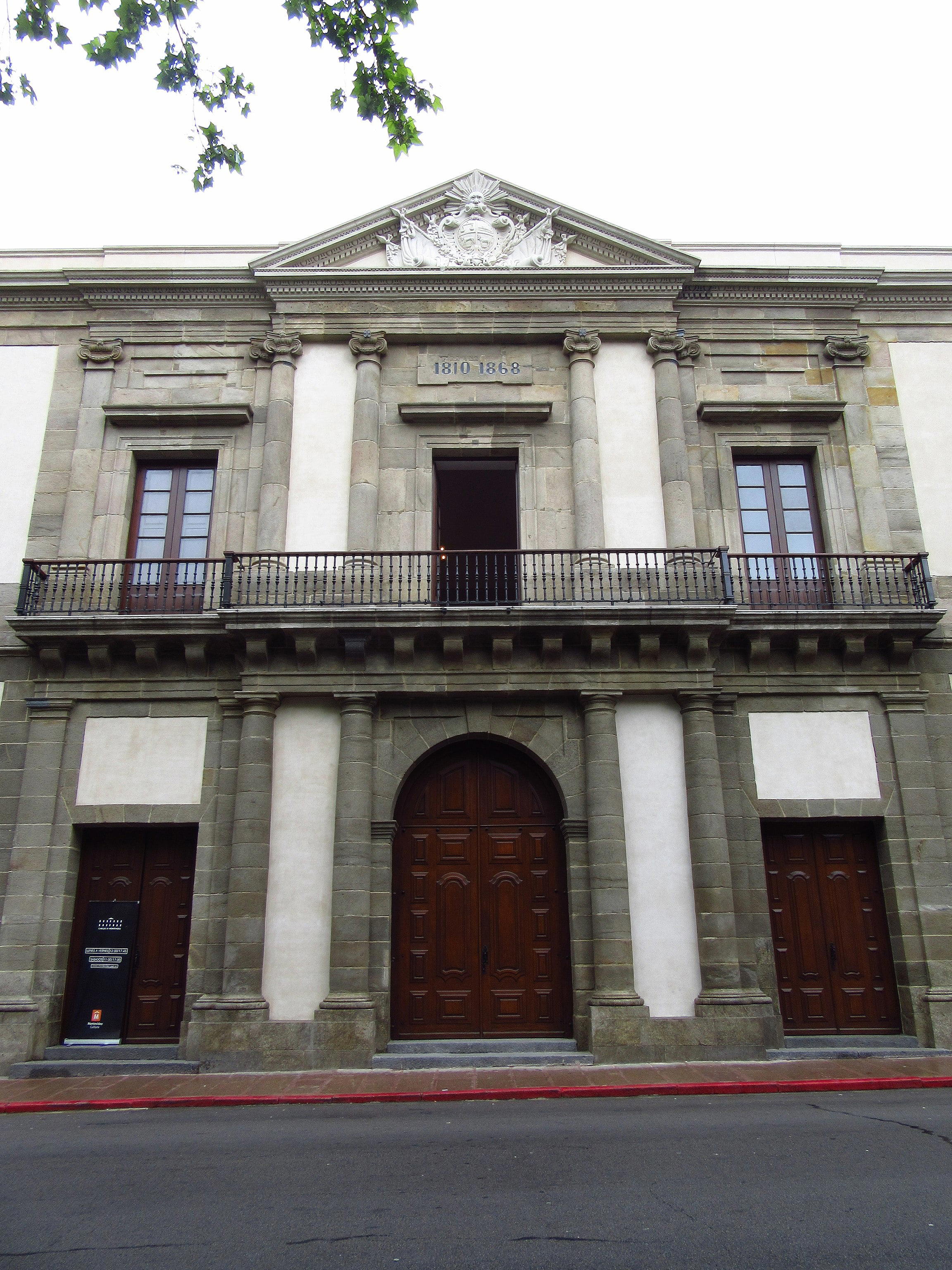 View of the Cabildo adorned with flags for the Argentine Bicentennial.