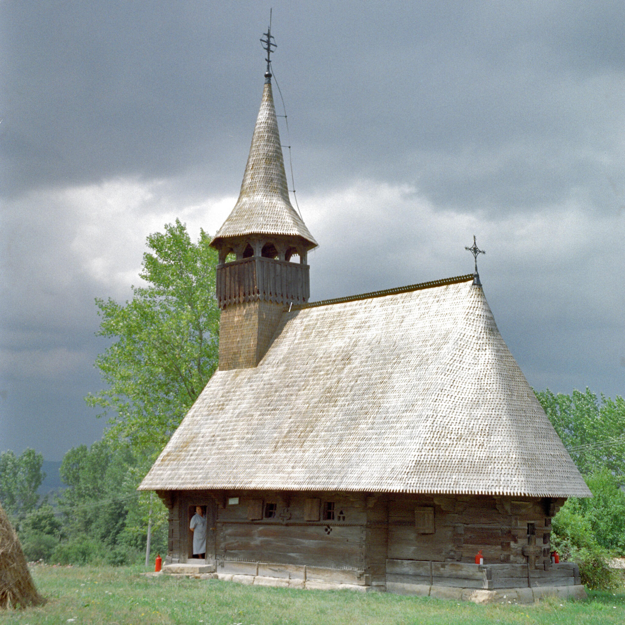 Wooden church of Chiraleş / église en bois de Chiraleş