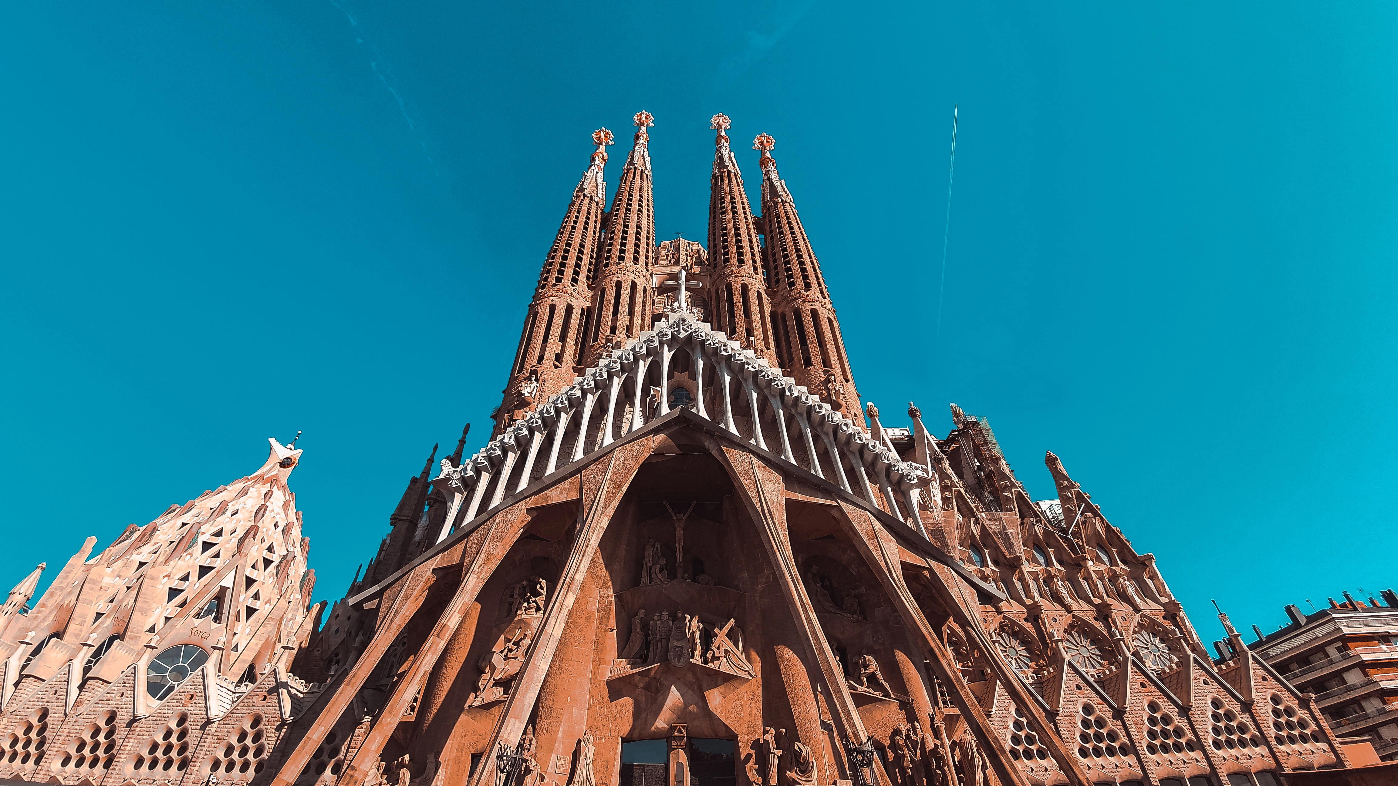 sagrada familia z boku