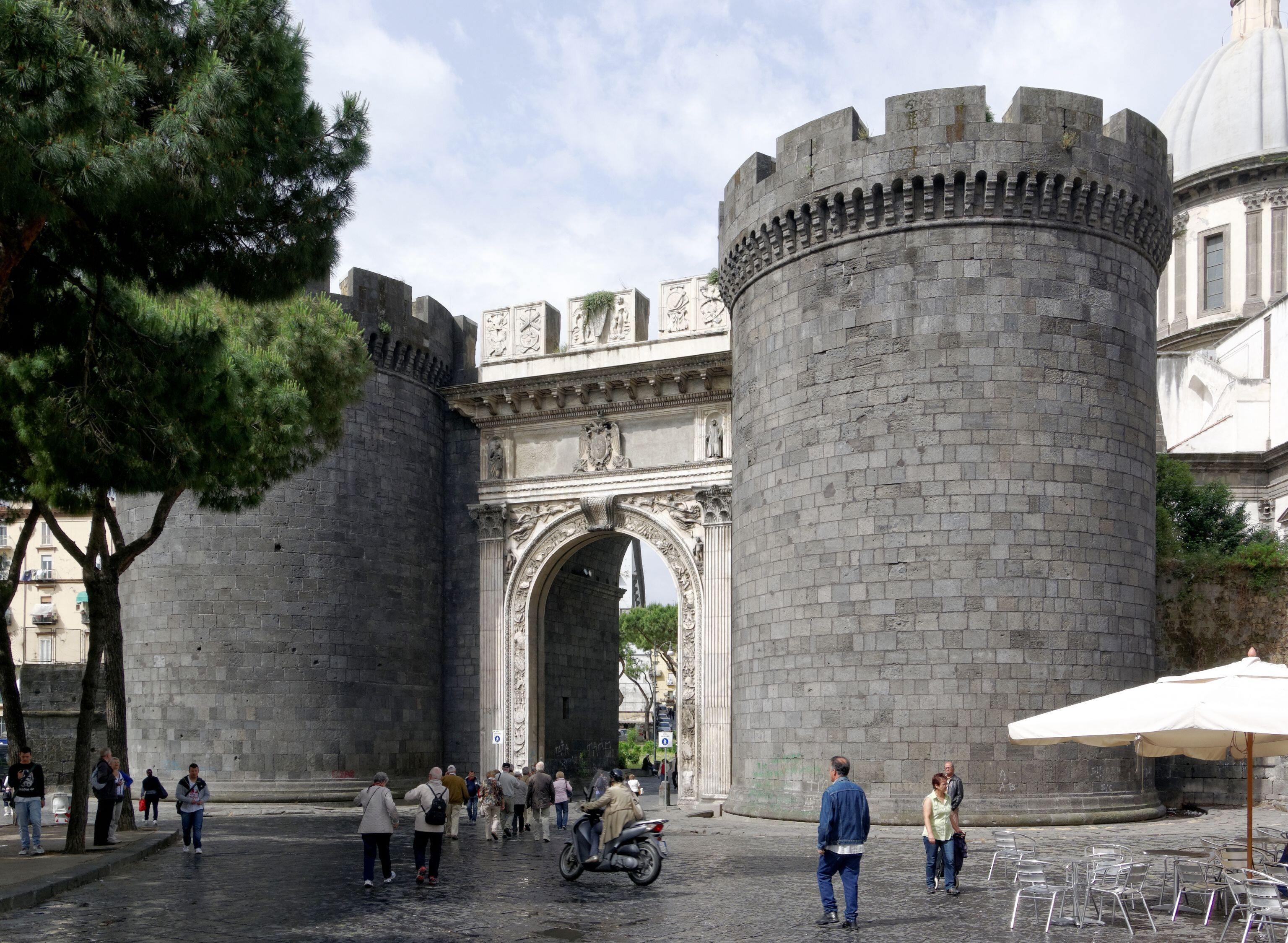 Naples, Porta Capuana