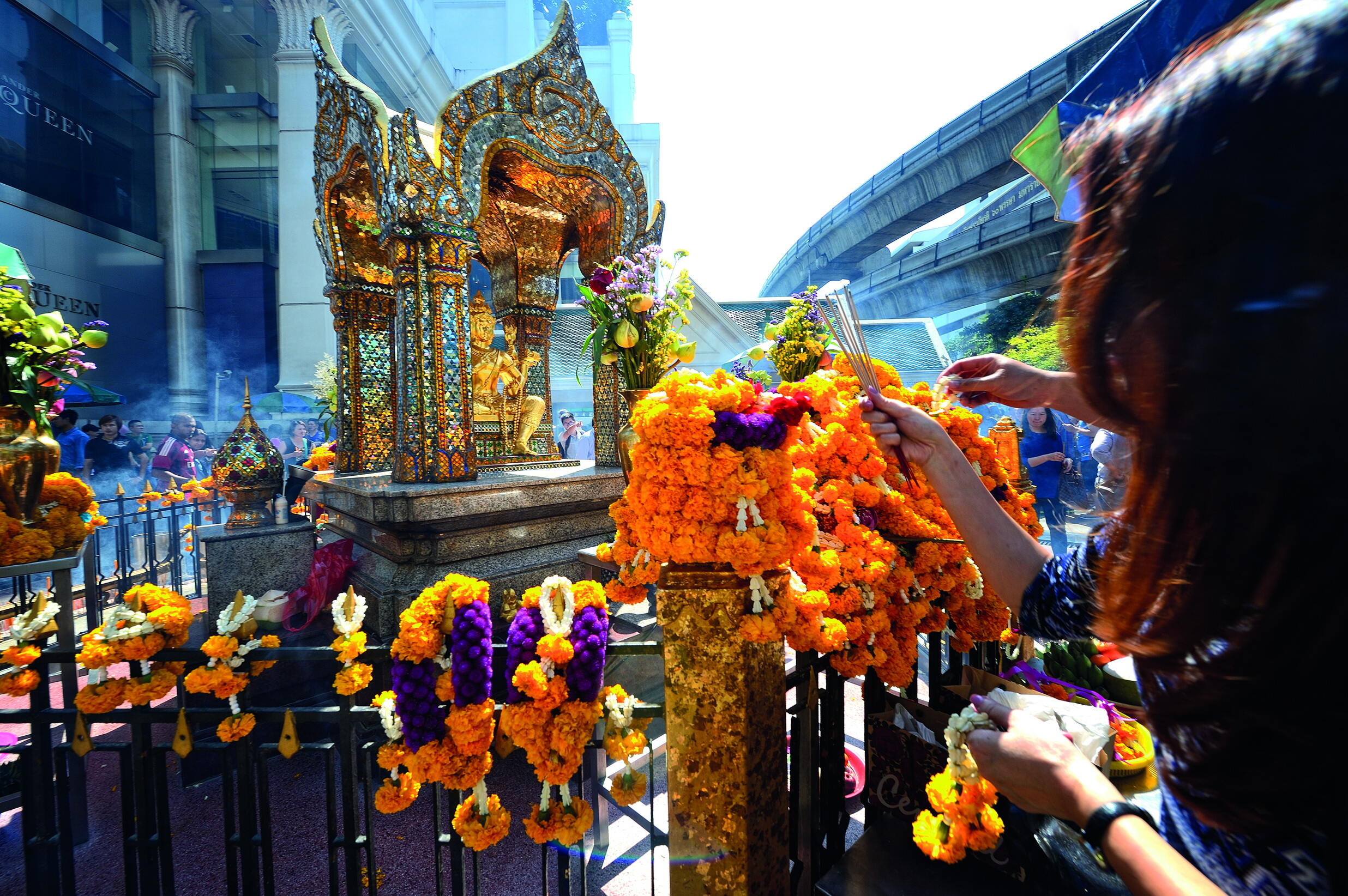 Erawan Shrine, also called “Phra Prom Erawan”, is located at the front of Grand Hyatt Erawan Hotel, at the Ratchaprasong intersection in Lumpinee subdistrict, Pathumwan district. The reason behind construction of this shrine was that Pol.Gen. Phao Sriyanond, then Director General of Thailand's national police, had a plan to build Erawan hotel, but there were several difficulties and accidents during the construction. Thus, this project was frequently interrupted during the first 2-3 years.RADM Luang…