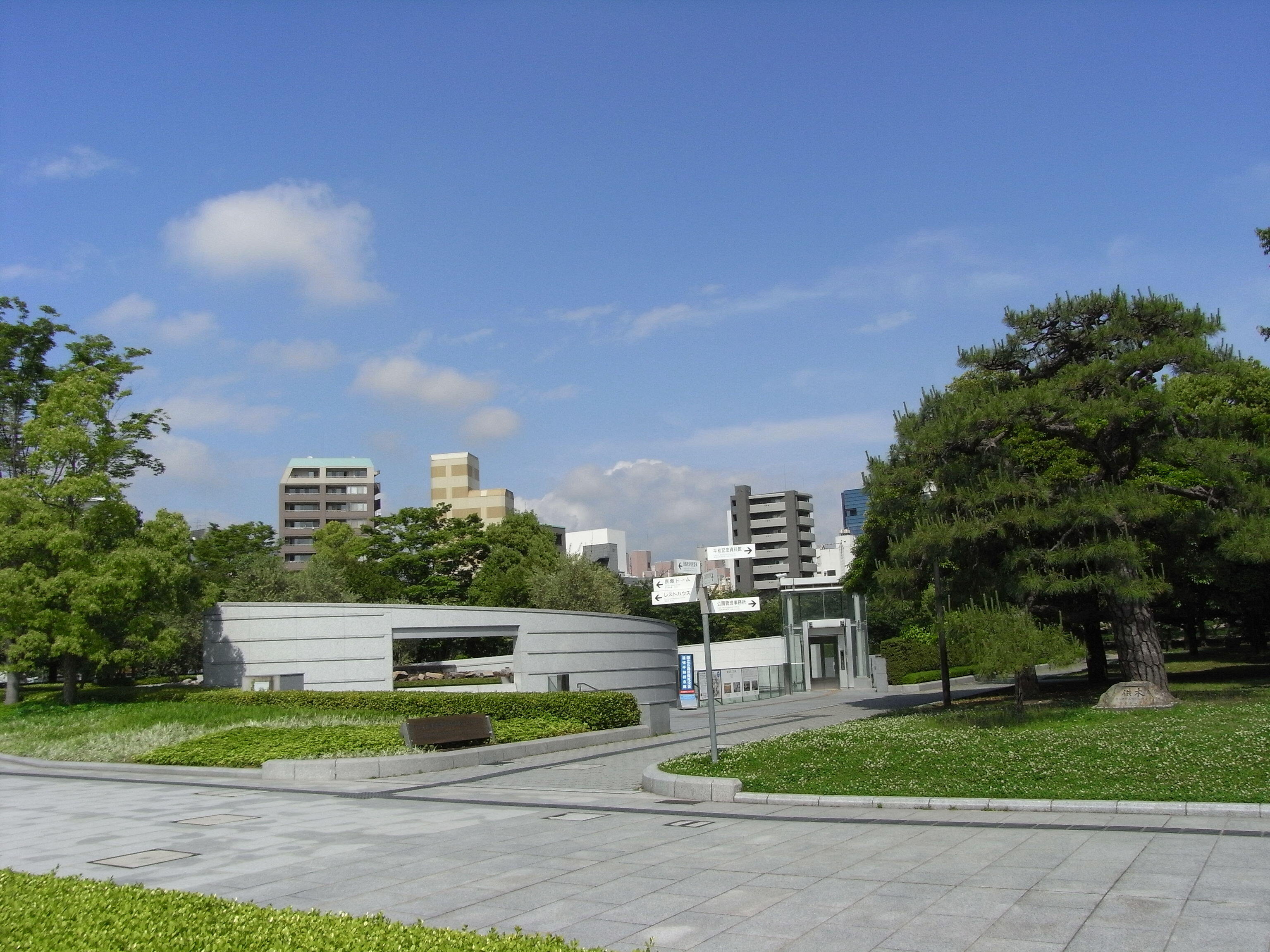 Hiroshima Peace Memorial Museum(ja:国立広島原爆死没者追悼平和祈念館)　