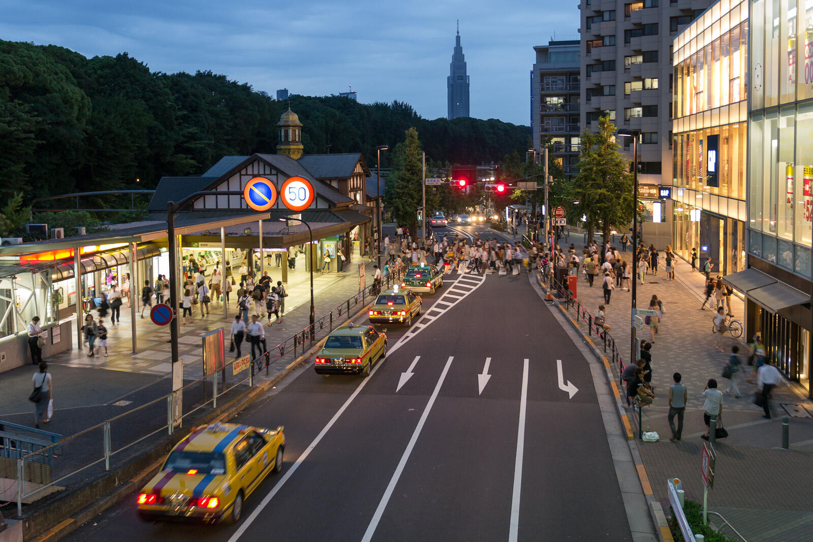 JR東日本山手線原宿駅。