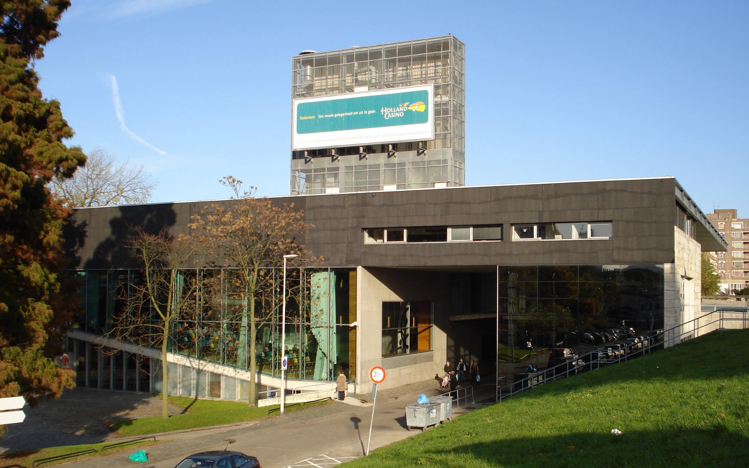 Rotterdam, westzijde Kunsthal.