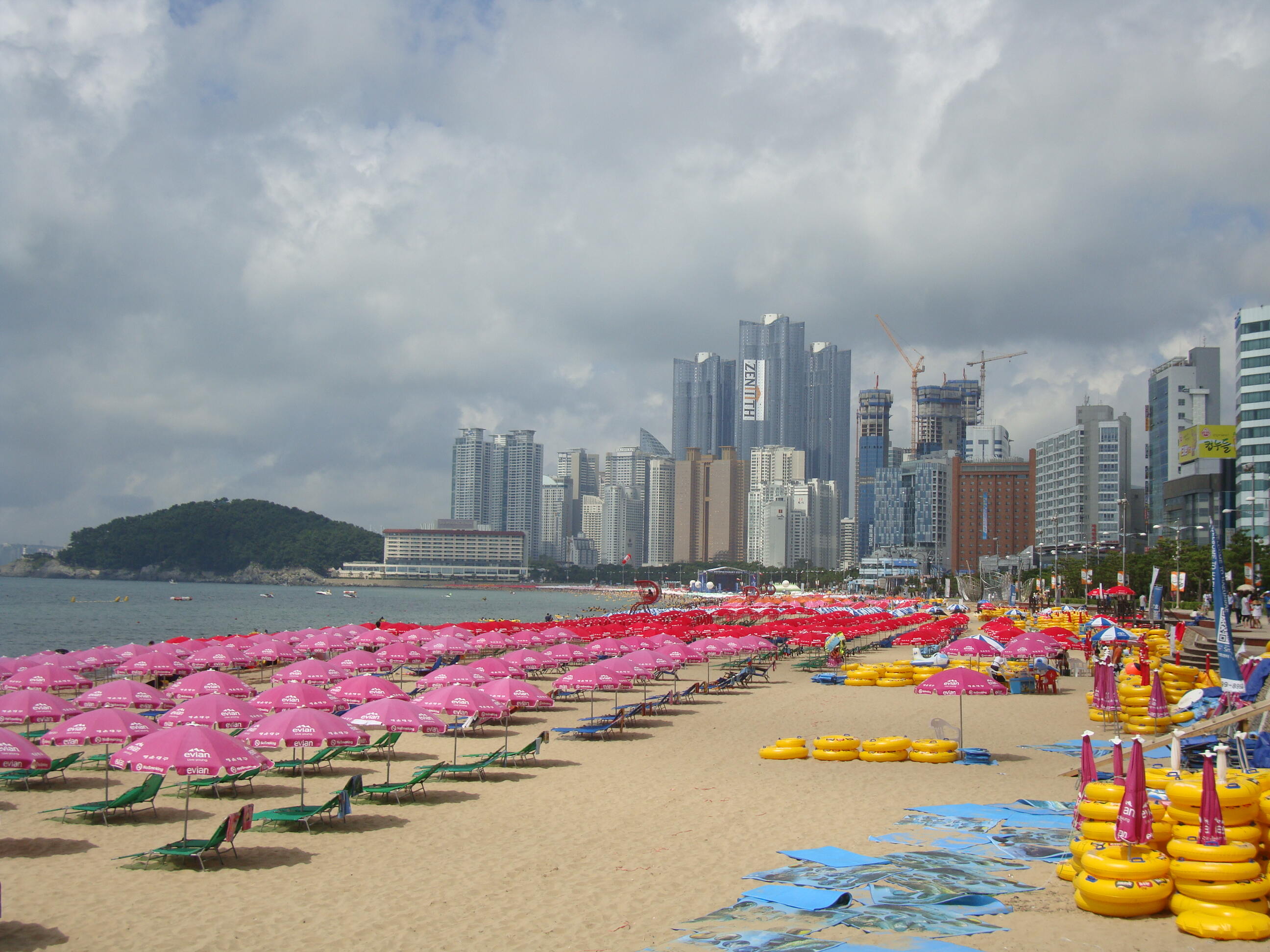 Afternoon in Haeundae Beach, Busan, South Korea. Photograph from Flickr; author Jens-Olaf Walter; license of cc-by-2.0.