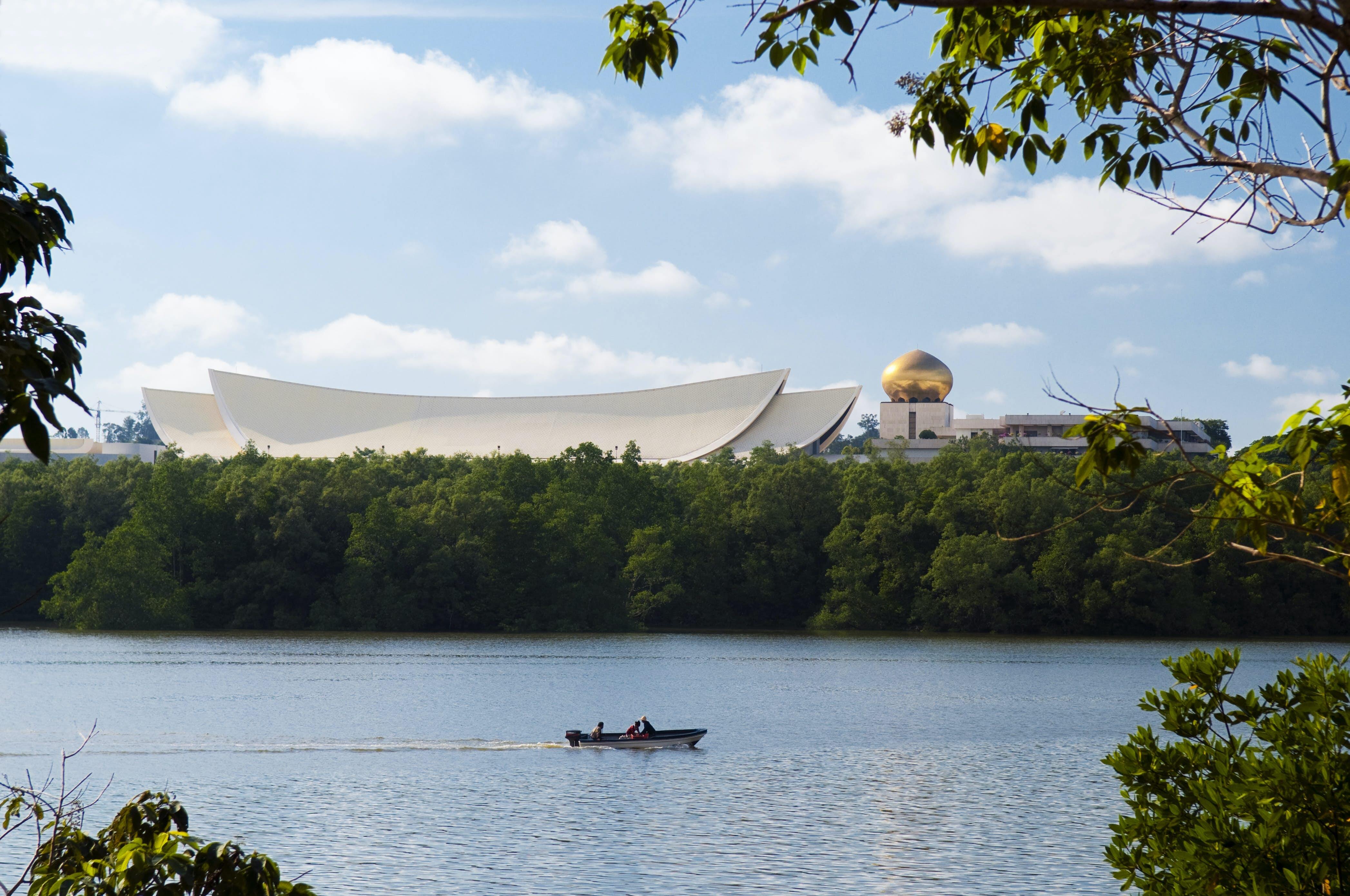 The Brunei sultan's palace Istana Nurul Iman seen from Sungai Brunei.