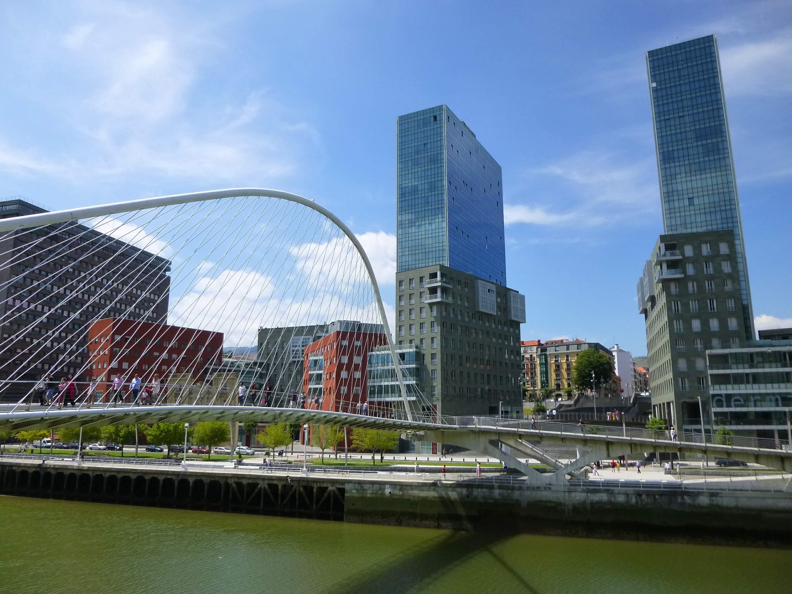 Zubizuri e Isozaki Atea (Bilbao)