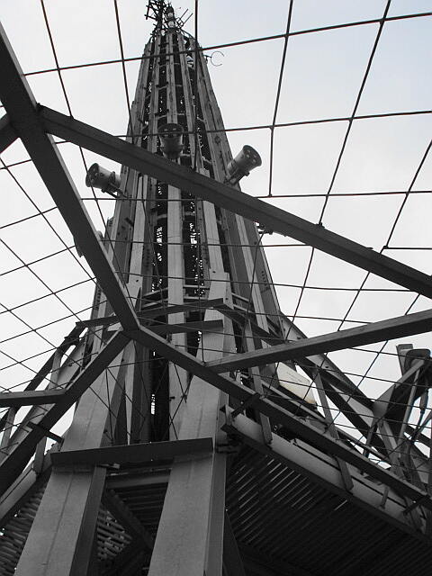 Espiral y antena de la Torre Latinoamericana en la Ciudad de México.