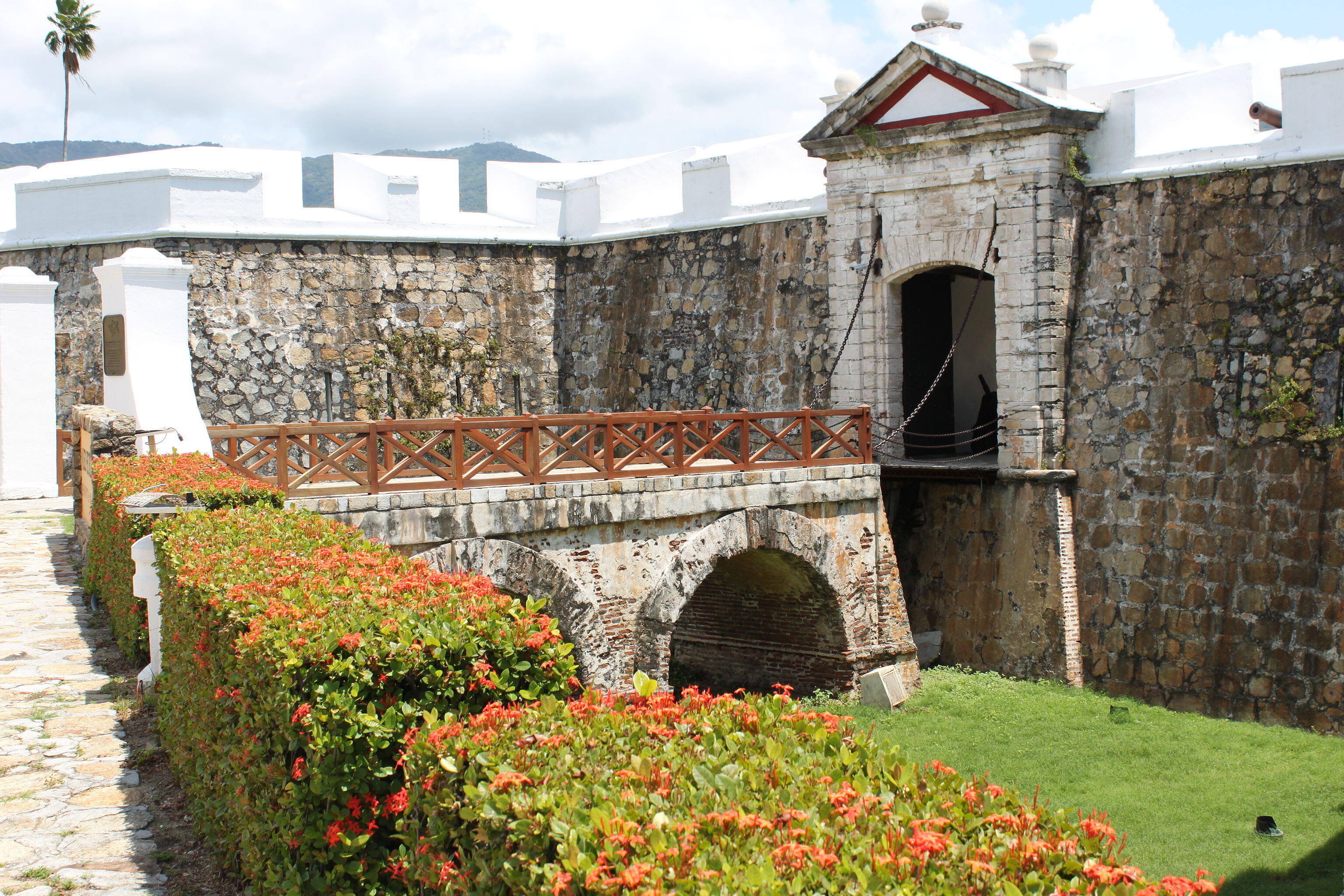 El fuerte de San Diego, hoy convertido en museo, es testigo fiel de la historia del hermoso puerto de Acapulco.