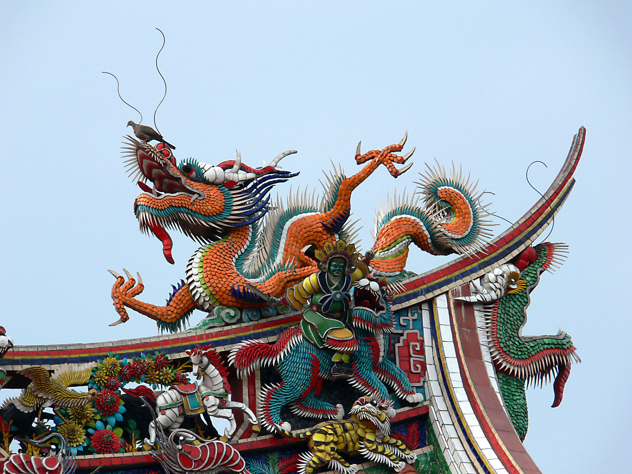 Dragon on Mengjia Longshan Temple.